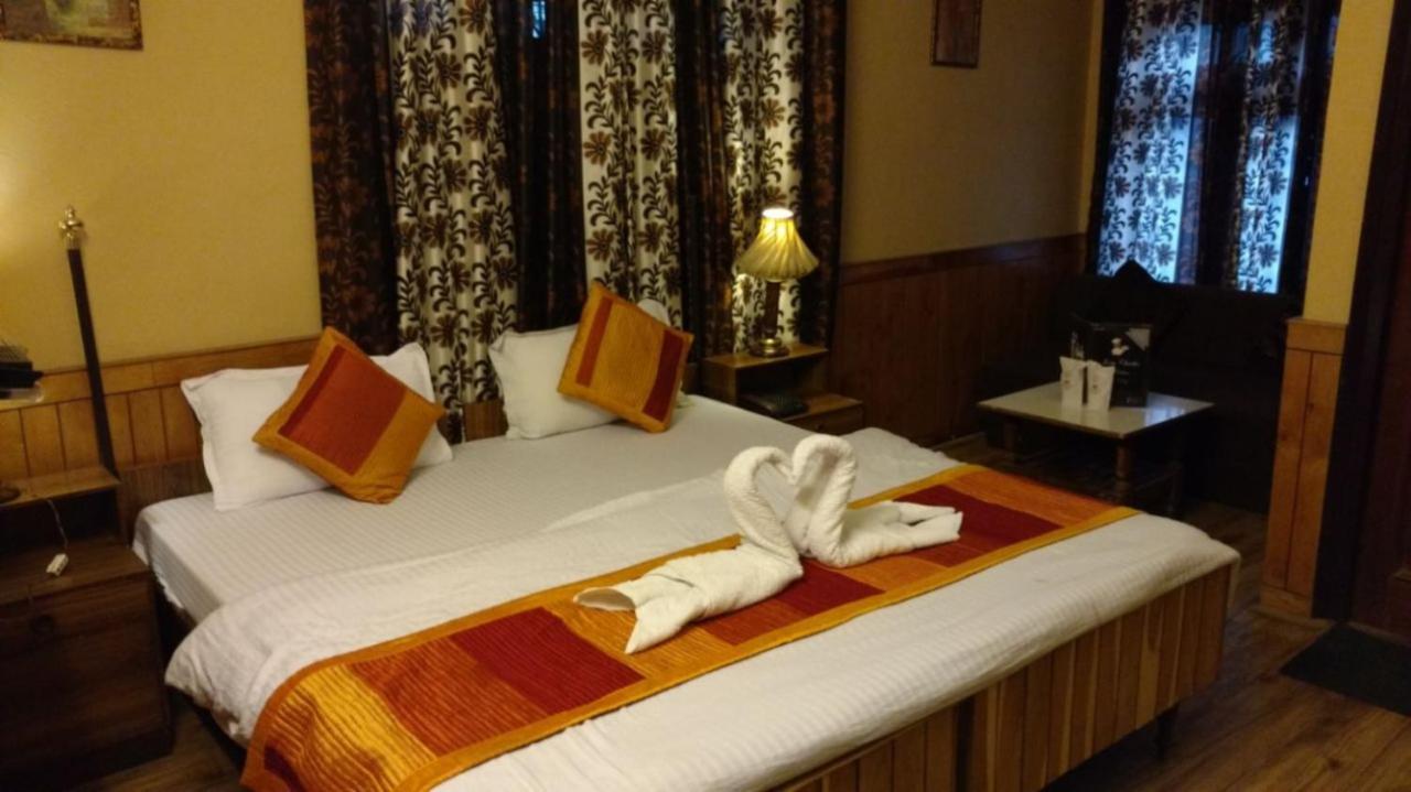 Goroomgo Ankur Lake View Mall Road Nainital - Prime Location With Luxury Room Bagian luar foto